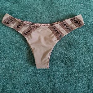 Acacia chun bottoms